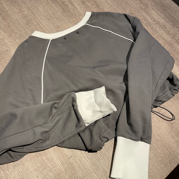 Gymshark Legacy Cropped Sweater *IN GREY* - Picture 9 of 10
